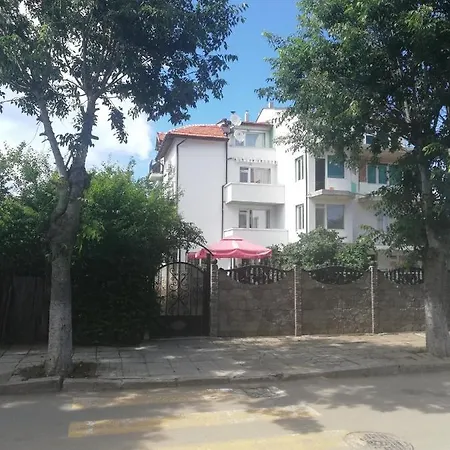 Krim 招待所 辛尼莫雷特